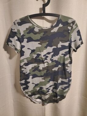 (4/$20) Anistar Women's Camo Short Sleeve Scoop-Neck